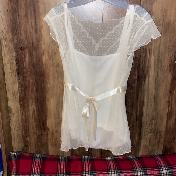 White lacy top! - Picture 2 of 8